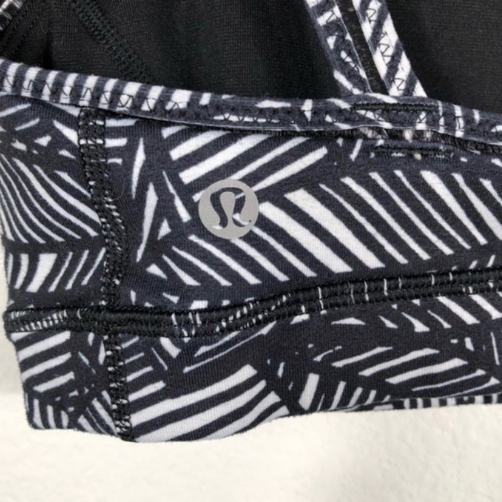 Lululemon straight up bra in excellent condition with pads included - Picture 4 of 5